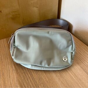 SILVER DROP Lululemon Everywhere Belt Bag